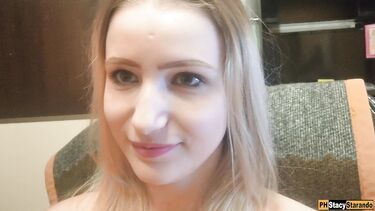 Stacy Starando: Игривая русская блондинка снимает на селфи камеру домашний минет парню
