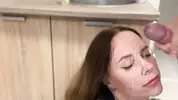 кончает на лицо