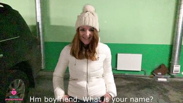 Отсосала за деньги: Русская девка изменяет своему парню делая незнакомцу минет за деньги на паркинге