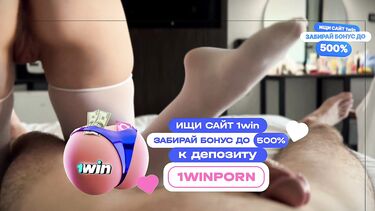 YunaverseX: Горячая длиннноногая соседка по комнате трахается и получает кремпай в пизду