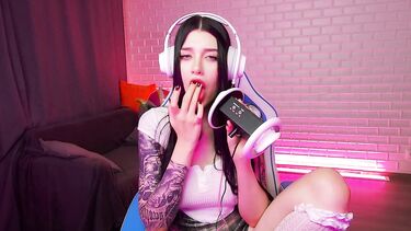 Honey Haze RAW: Фантастический ASMR: чавкает и лижет искусственную вагину напомаженными губами