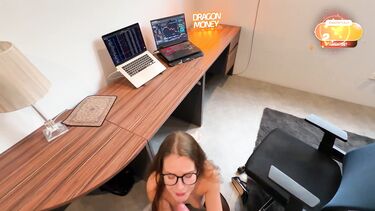 От первого лица на столе: Первый день на работе! Секретарша красиво выебана боссом