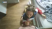 подруга жены отсасывает болт мужчины