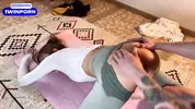 ебля раком сучки через дыру в лосинах