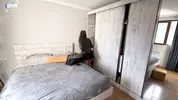 собирает вещи после расставания с парнем
