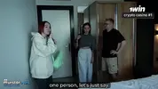 по ошибке сняли номер с одной кроватью