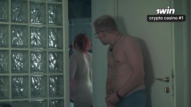 Отлизал и трахнул мачеху в номере отеля с двуспальной кроватью