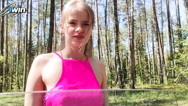 Нашёл в лесу замужнюю блондинку, залил её живот спермой и отвёз обратно к мужу
