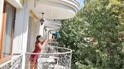 пранкер подкатывает к зрелой маме друга