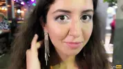снимает на улице анальную шлюху