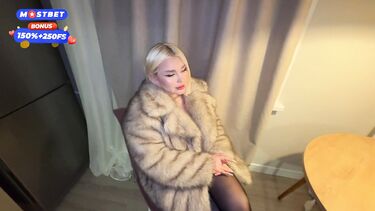 Мамка лучшего друга в шубе и ее нереальная тяга к молодым хуям