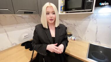 Студентка сосет член: Студентка трахается с первокурсником, пока телефон на зарядке