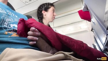 Katty West: Кэти Вест подрочила член незнакомцу в самолете