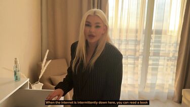Blondessa: Риэлторша ебется в жопу с клиентом в качестве бонуса за покупку квартиры
