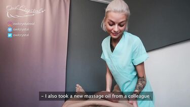 Частное видео с блондинками: Медсестра жадно отсасывает хуй на лечебном массаже