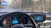богач подвозит красивую модель без денег