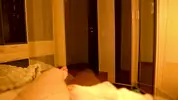 жена пошла в душ, чем пользуется ее сестра