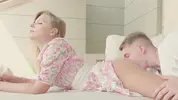 нежно лижет пизду подруги