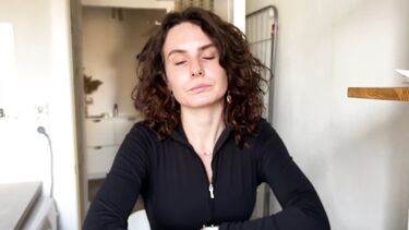 Рыжие русские девушки: Секс в машине с окончанием в бритую киску рыжей девчонки