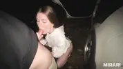 ласкает член ртом и рукой
