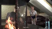 стюардесса сняла трусики, намекая на секс