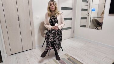 Дрочка члена и минет после случайного дикпика хозяйке квартиры