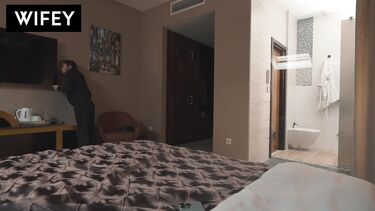 Сексвайф сосет член любовнику: Подарок на днюху для куколда - ебля с молодым любовником