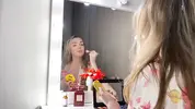 общается с мачехой
