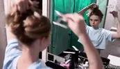 переодевается в секси белье