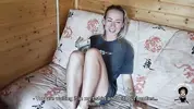без трусиков на даче читает книгу