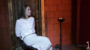 ролевая игра: Инквизитор ебет ведьму в средневековой темнице
