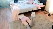 случайно застряла под кроватью