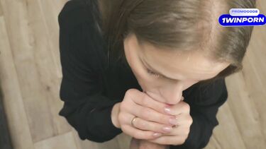 Вкрутил лампочку и получил минет от замужней соседки