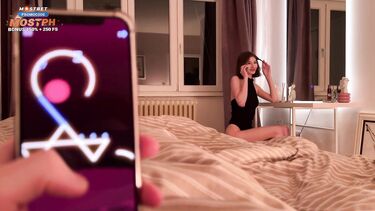 Cutie Kim: Моя девушка лишила меня девственности после интимного разговора с подругой по телефону