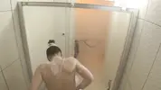 залез сверху через окно