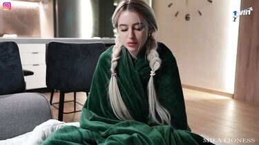 Трахает блондинку от первого лица: Нашла утешение на члене сводного брата после ночного кошмара