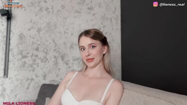 Хотел лечь спать, но пришлось трахать похотливую мачеху