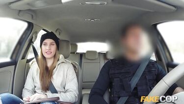 Потерпевшая соблазнила на трах копа и получила камшот на передок