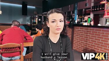Измена от первого лица: Незнакомец в туалете кафе дрючит жену криптоинвестора