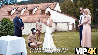 Невеста ебется с рабом на свадебной церемонии при гостях