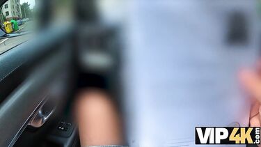 Marica Chanelle: Коллектор вычислил должницу и отодрал ее в машине