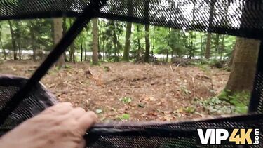 Отсосала за деньги: Рыжая за деньги ебется в палатке с незнакомцем при бойфренде