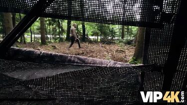Рыжая за деньги ебется в палатке с незнакомцем при бойфренде
