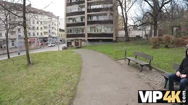 Лили Мэйс изменила мужу нищеброду с прохожим незнакомцем