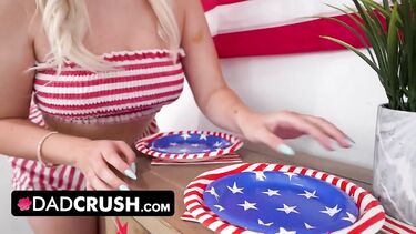 Dad Crush: Пышная падчерица отсосала и трахнулась с патриотом Америки