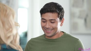 Мачеха пиздой снимает стресс пасынку со спермотоксикозом