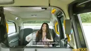 Лола Братц садится в Фейк Такси