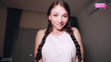 водит членом по киске: Падчерица целка подарила девственность отчиму