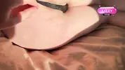 пристает к сводной сестре, когда предков нет дома