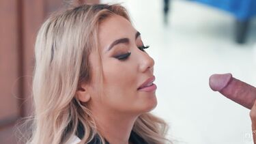 Камшоты на МИЛФ: Сайбер Долл нюхала трусы пасынка, пока не оказалась на его хуе
